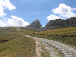 Xtrallusion photo library of independent, self-guided walking and sightseeing holidays in Italy. Pictures, images, photos and photographs taken along the way of this 1-day walking itinerary, to give you a visual impression of the day's walk.